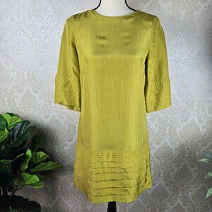 Burberry London Size 4 100% Silk Chartreuse Green Dress 3/4 Sleeve Pleat Detail
